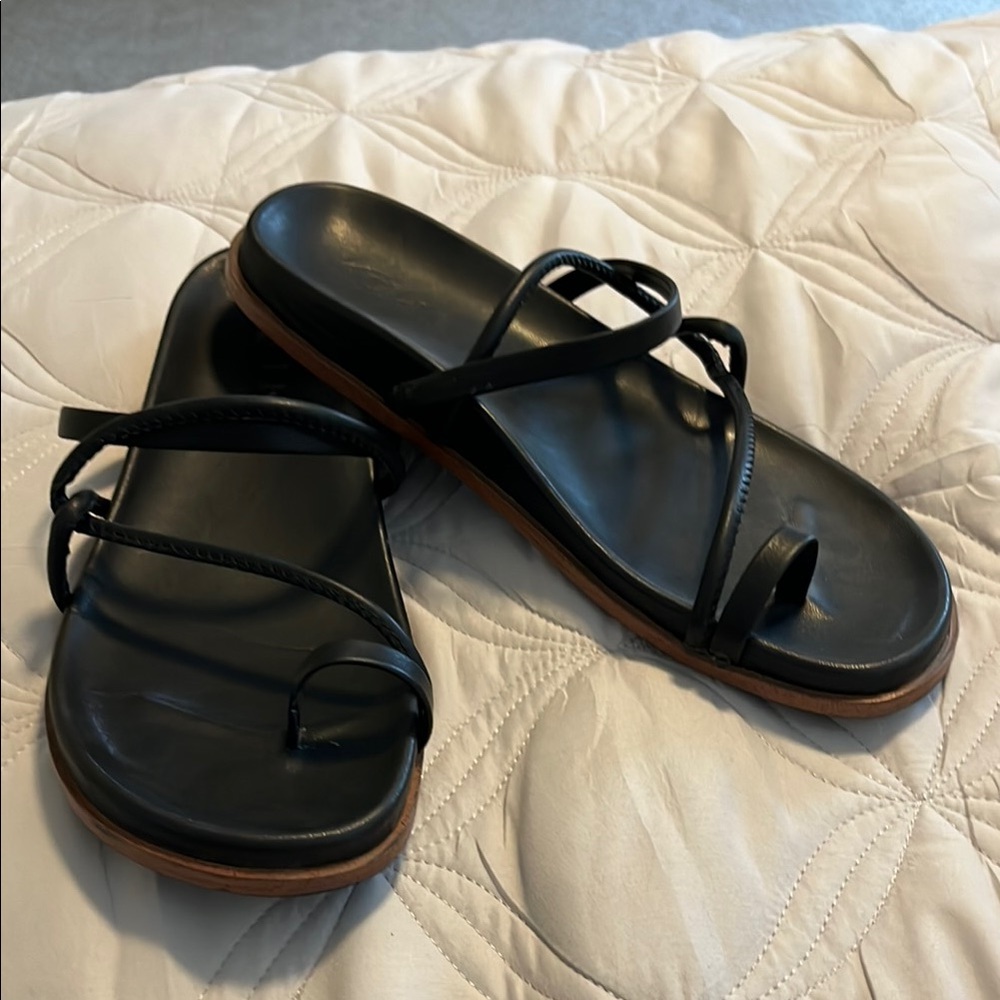 Black strappy Women's Sandals